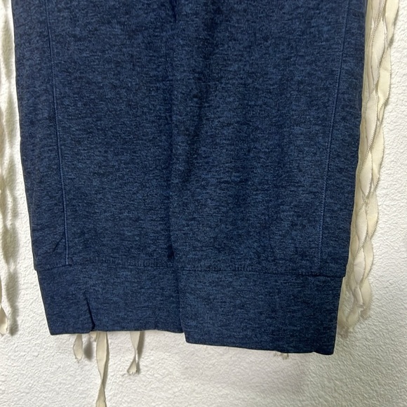 Lululemon Navy Ready To Rulu Cropped Jogger Size 2 - Picture 4 of 13